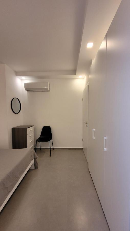 דירות סיינט פול ביי Stylish - Modern - Large Terrace - 2 Bed - 200 M From Sea - Fully Air Con מראה חיצוני תמונה